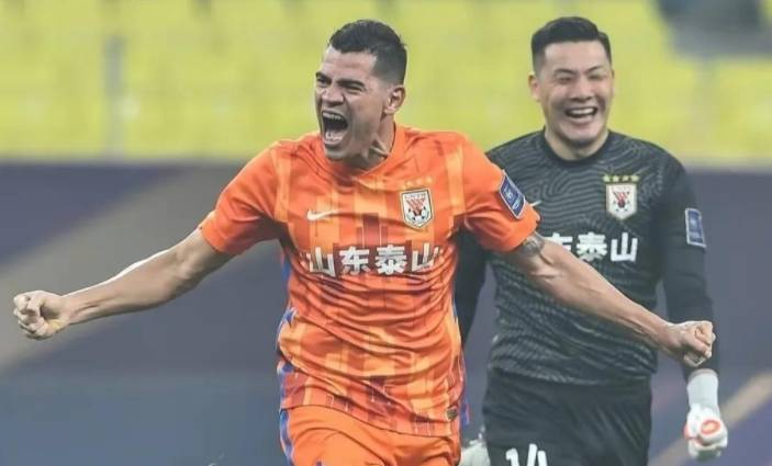 气挖走三大鲁能主力外援让他们来海牛米乐m6停不下来！李霄鹏冬窗一口(图1)