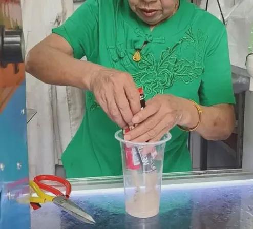 “破产”风波大反转看破防了！米乐体育app网站香飘飘奶茶(图8)