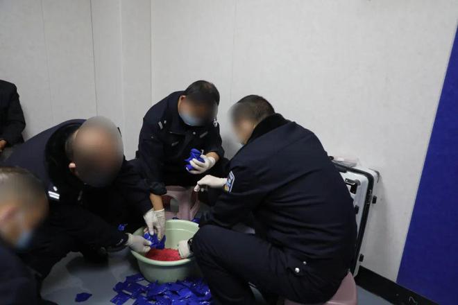 ！曲靖破获一起特大贩卖毒品案米乐m6登录入口3447kg(图7)